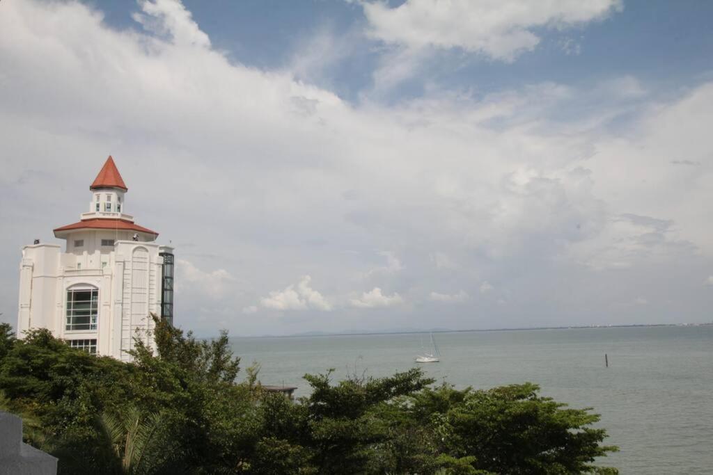 Straits Quay Marina Suites Penang 3E By Aurorahomes Bagan Jermal Exteriör bild