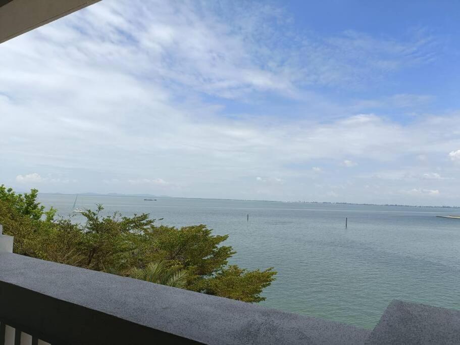 Straits Quay Marina Suites Penang 3E By Aurorahomes Bagan Jermal Exteriör bild